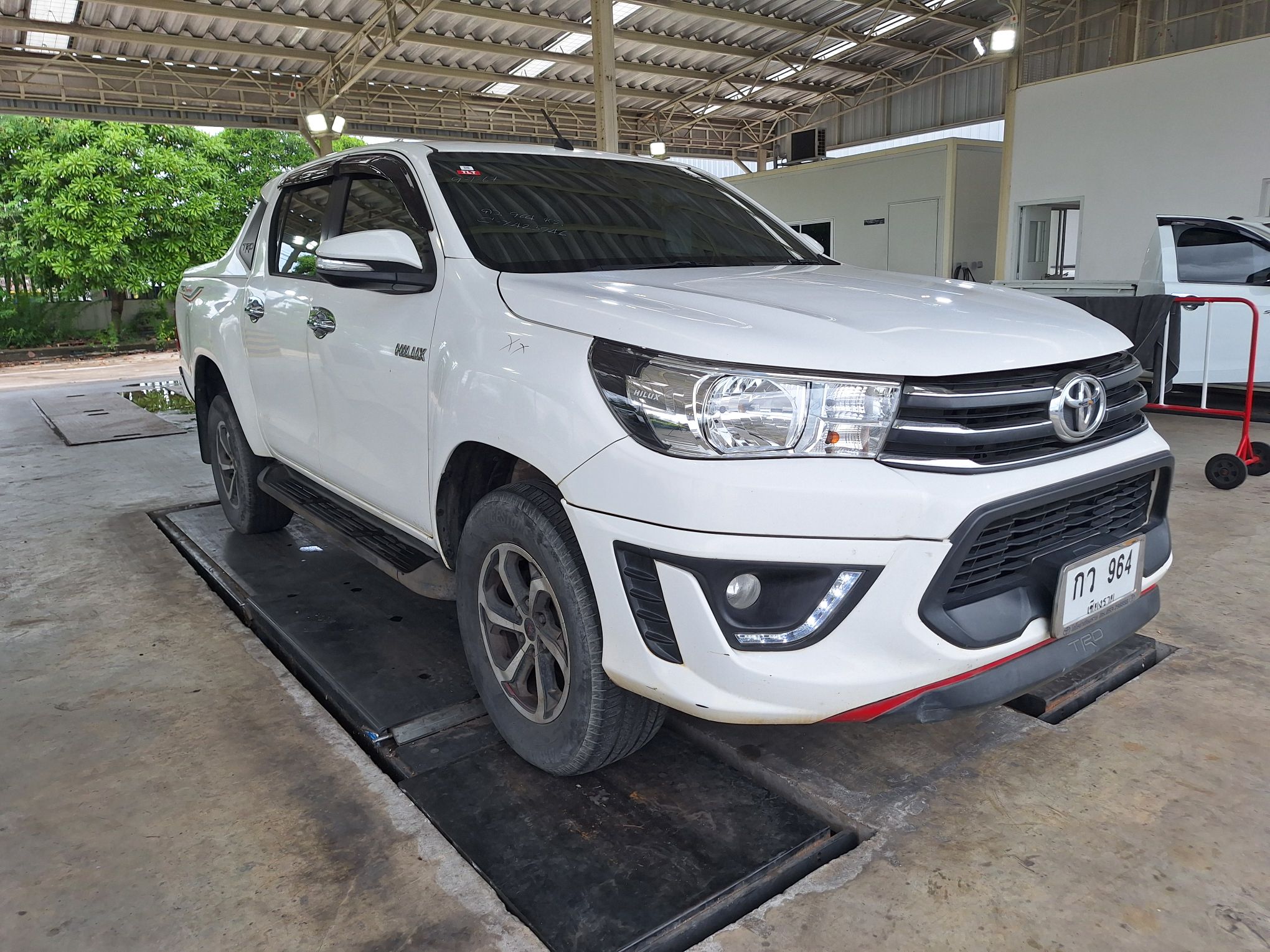 2017 TOYOTA HILUX 2WD AT