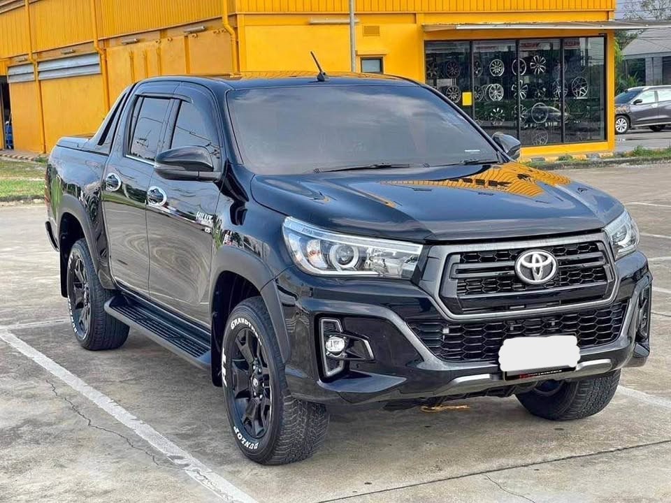 2018 TOYOTA HILUX REVO ROCCO 2.8 4WD AT