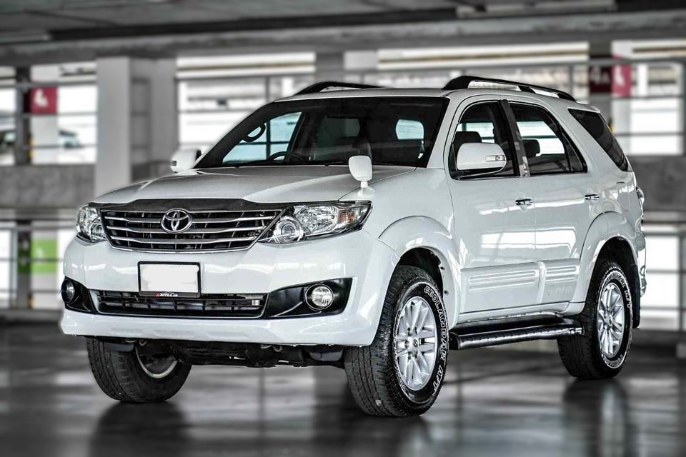 2011 TOYOTA FORTUNER