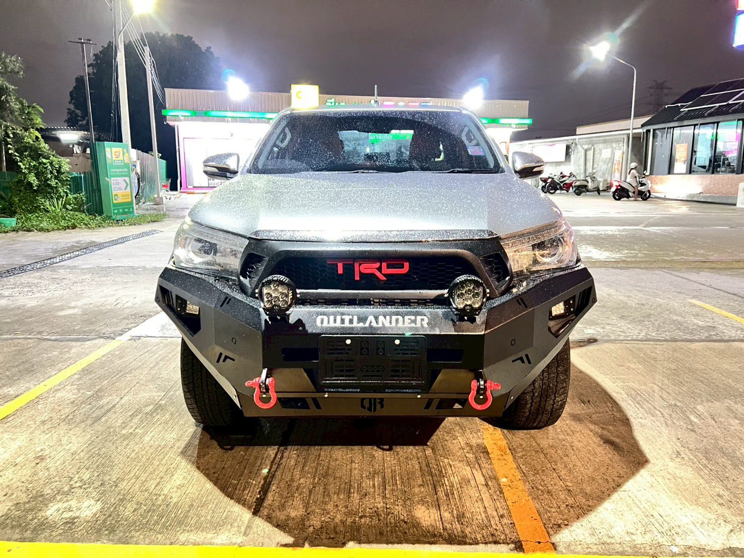 2017 TOYOTA HILUX REVO 2.4 4WD MT