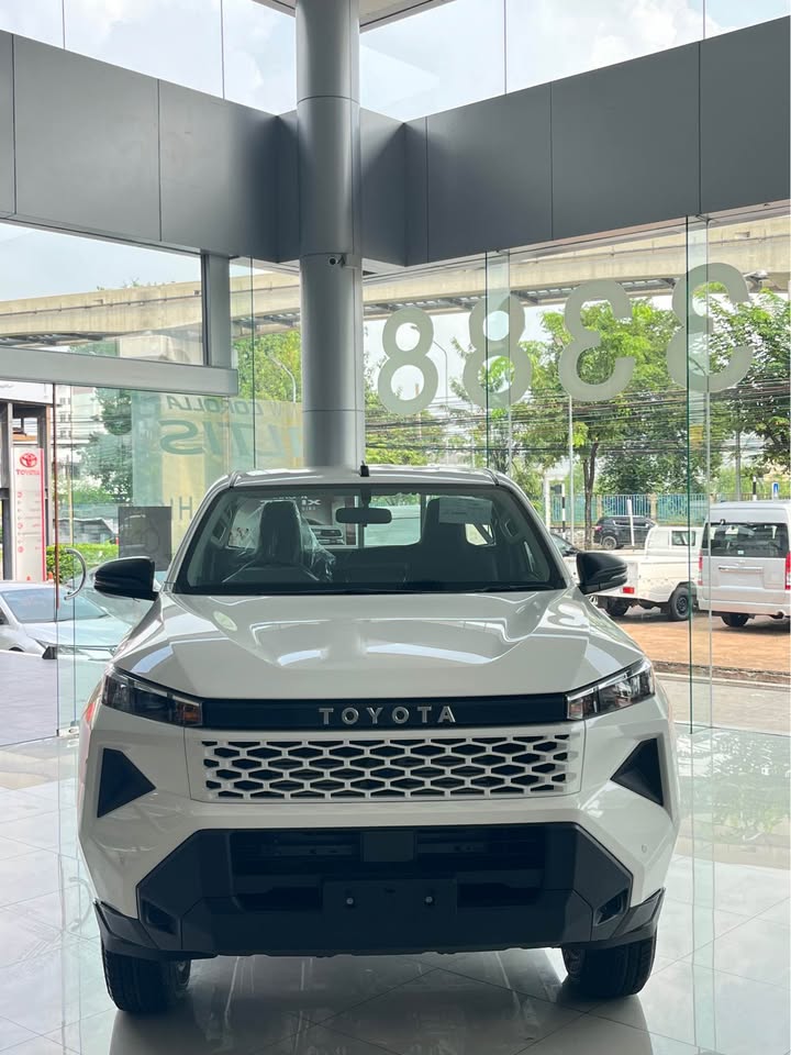 2025 TOYOTA HILUX TRAVO STANDARD 4TREX