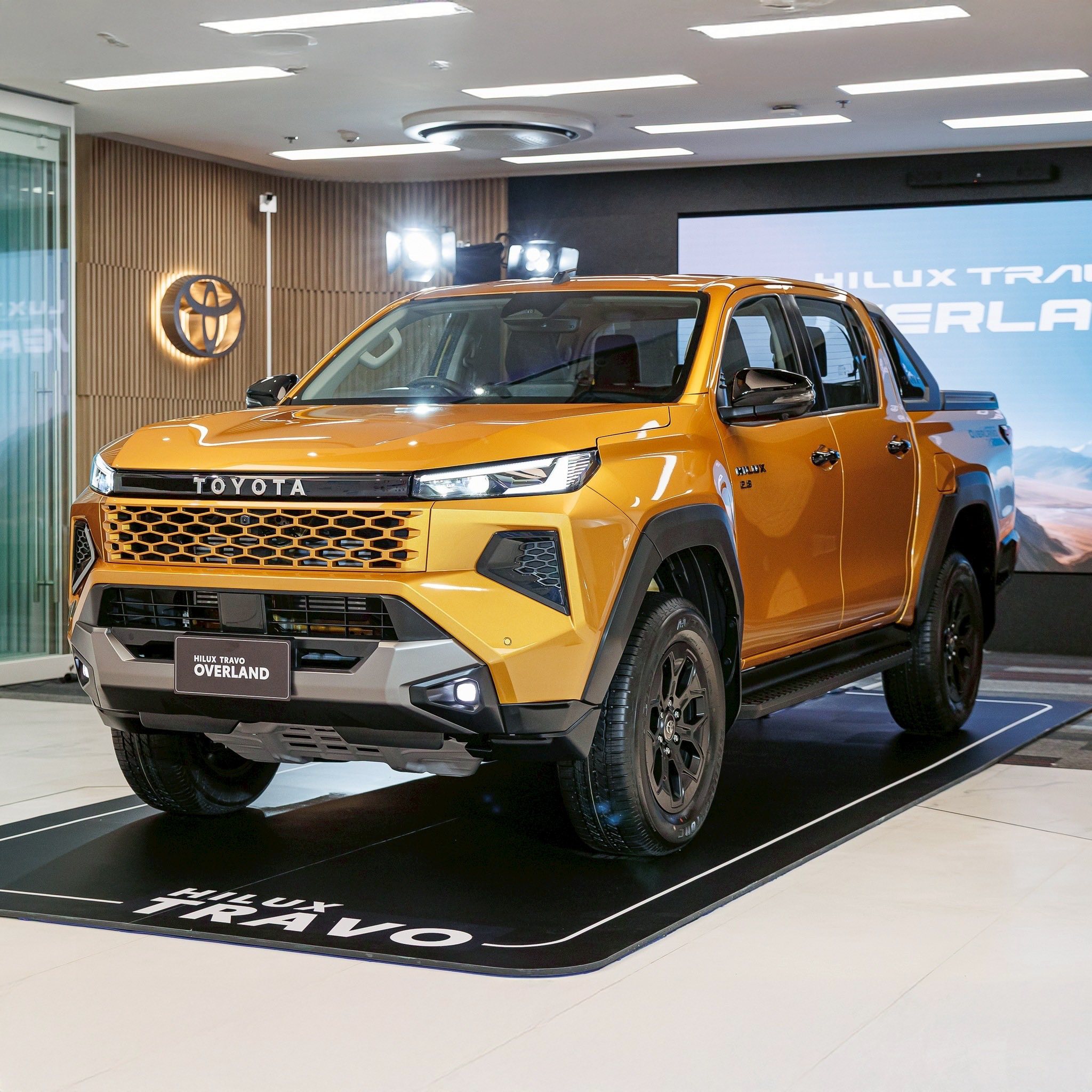 2026 TOYOTA HILUX TRAVO OVERLAND PLUS