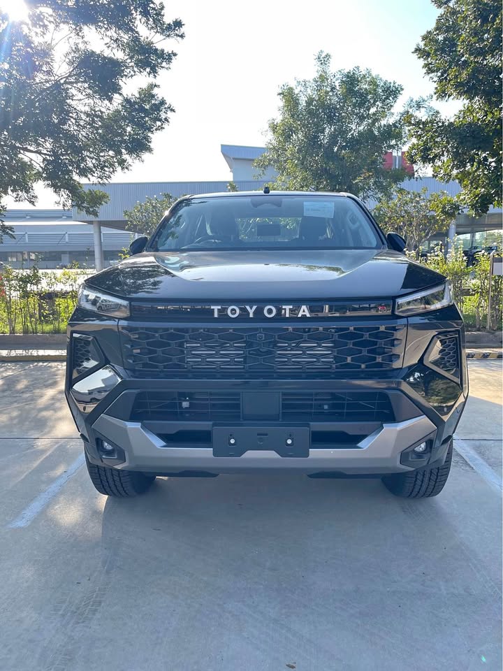 2026 TOYOTA HILUX TREVO OVERLAND PLUS