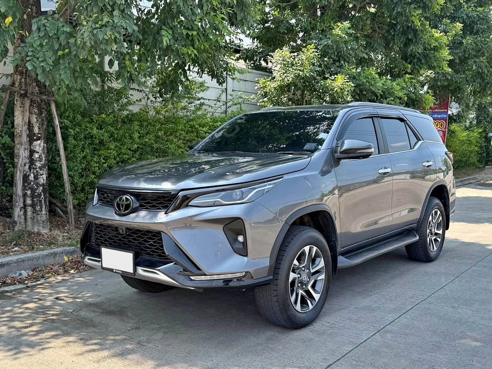 2024 TOYOTA FORTUNER LEADER